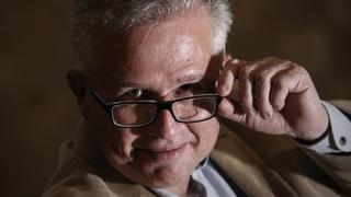 El escritor ecuatoriano que vivió el “giro brutal” de los 90 en Perú y ahora presenta reedición de su gran novela