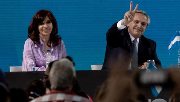 Cristina Fernández de Kirchner, vicepresidenta de Argentina, izquierda, y Alberto Fernández, presidente de Argentina, durante un mitin de campaña del Frente de Todos antes de las elecciones de mitad de período en Merlo, Buenos Aires, Argentina. (Foto: Anita Pouchard Serra / Bloomberg).