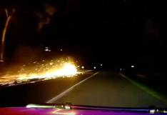 Policía australiana persigue una bola de fuego por una autopista