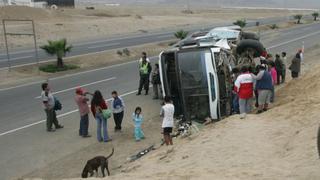 Arequipa: diecisiete heridos dejó despiste y vuelco de bus