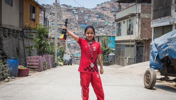 Con tan solo diez años, Ramalia Vizcarra acumula decenas de títulos y tiene claras sus metas: sueña con ser Gran Maestra en el deporte ciencia y convertirse en una excelente ingeniera robótica. (Foto: Kallpa Generación)