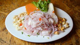 La comida servida en platos blancos y redondos, ¿sabe mejor?