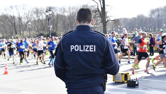 Alemania: Policía evita un ataque con cuchillo durante maratón de Berlín. (Foto: AP)
