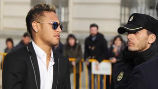 Neymar: autógrafos y selfies tras audiencia de juicio [FOTOS]