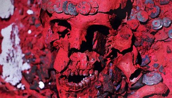 El polvo rojizo que cubría los restos de la Reina Roja es conocido como cinabrio, un mineral tóxico compuesto por mercurio y azufre, usado para conservar los restos humanos. (Instituto Nacional de Antropología e Historia)