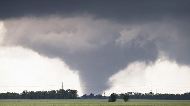 Tornados dejan al menos una persona muerta en Oklahoma - 1