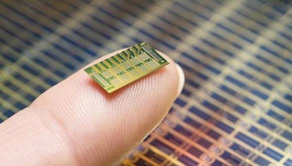Chips y microchips, por Rolando Arellano