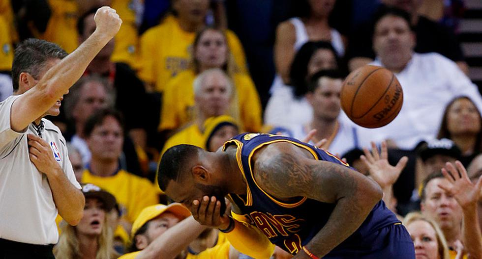 LeBron James y su pedido. (Foto: Getty Images)