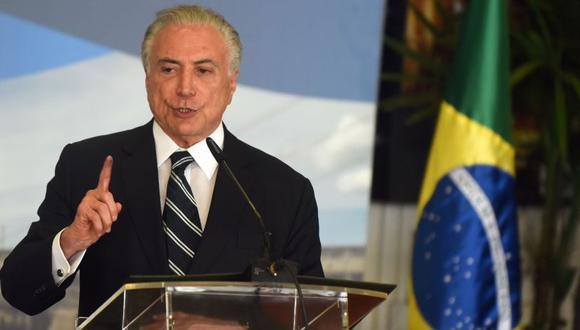 En su discurso, Temer agradeció a "Dios", a su "familia", a sus "ministros" y a "todos los brasileños", tanto los que le apoyaron como aquellos que eran críticos. (Foto: AFP).