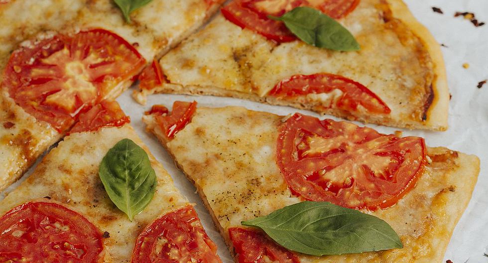Is it difficult to cook a homemade family pizza? With this recipe you will master it