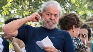 Libros, "baños de sol" y TV: Lula cumple su primer mes en la cárcel