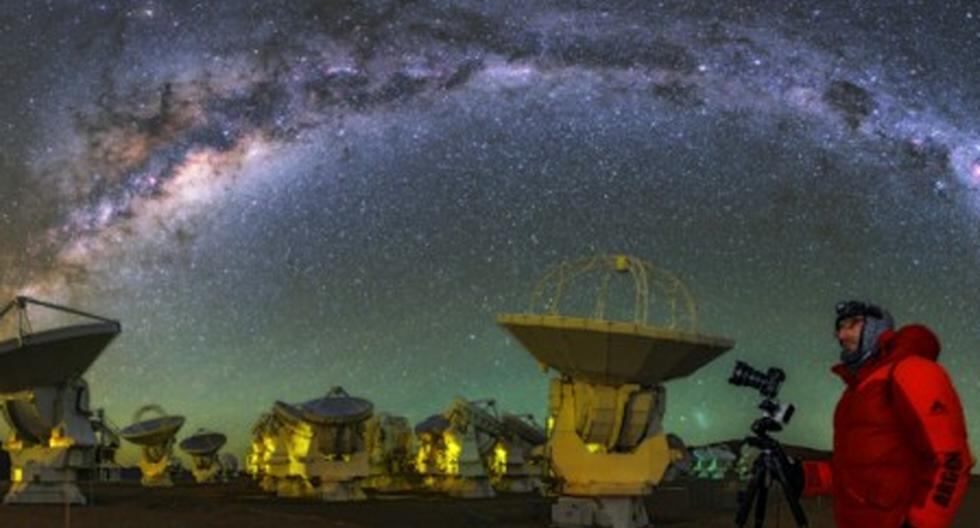 Científicos chilenos desvelaron la utilización de longitudes de onda muy pequeña en antenas con las que observan el espacio desde el desierto de Atacama para estudiar los lugares más fríos y etapas pasadas del universo. (Foto: almaobservatory.org)