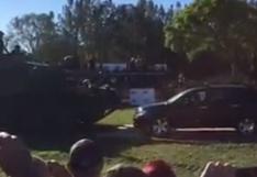Facebook: un senador usa tanque para aplastar a un vehículo