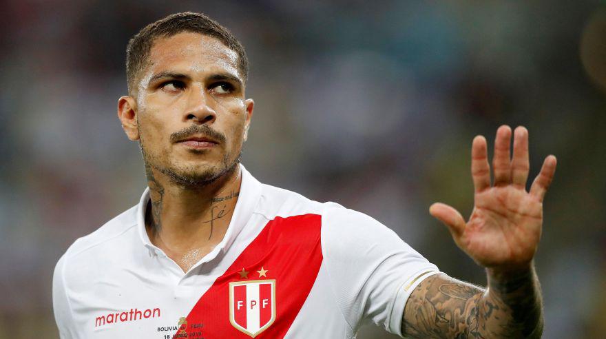 Paolo Guerrero fue amonestado ante Bolivia. (Foto: EFE)