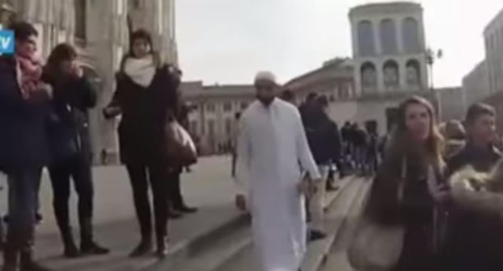 Joven paseó por Milán vestido con ropa tradicional islámica. (Foto: Captura)