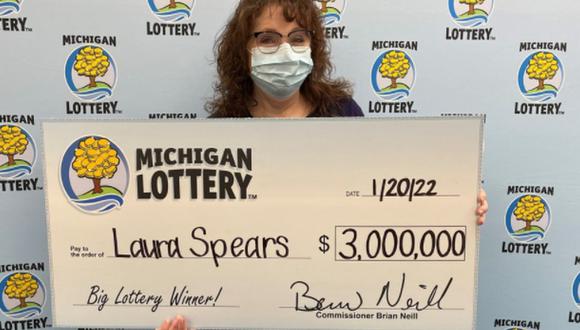 Laura Spears encontró un premio de lotería de US$ 3 millones en su carpeta de correo no deseado. Ahora promete revisar más seguido su email. (Foto: @MILottery / Twitter)