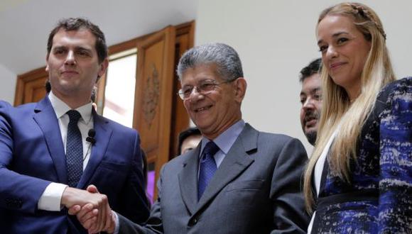Oposición celebra paso de OEA para frenar crisis en Venezuela