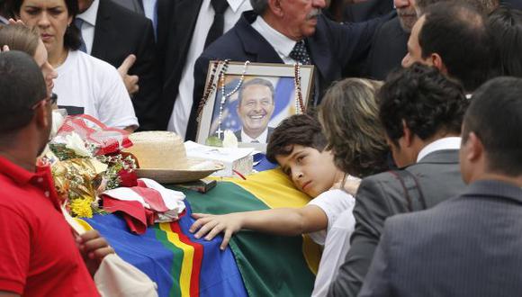 Brasil: tristeza y conmoción en el sepelio de Eduardo Campos