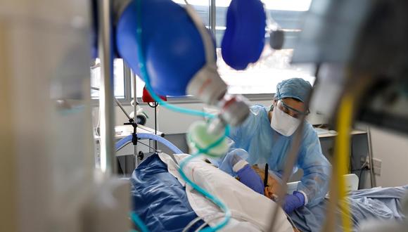 Cada vez hay más médicos infectados. (Foto: Jean-Francois Badias / AP)