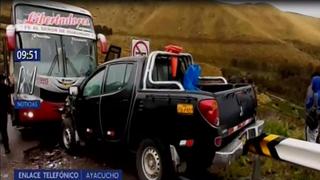 Bus impacta contra camioneta en la carretera Ayacucho- Andahuaylas