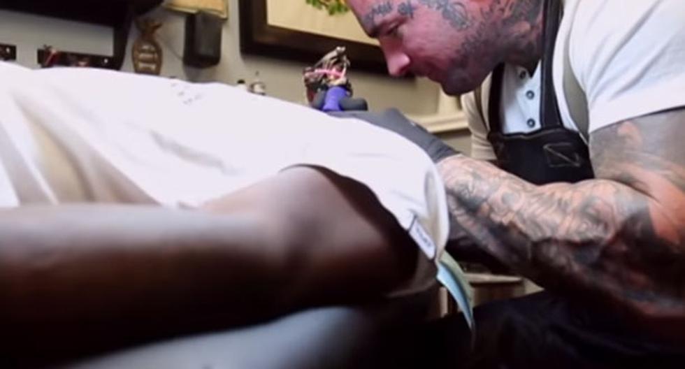 Amigos de Floyd Mayweather decidieron tatuarse el TMT en el cuerpo. (Foto: Captura)