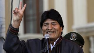 Evo Morales llegó a Bolivia y recibió respaldo de simpatizantes