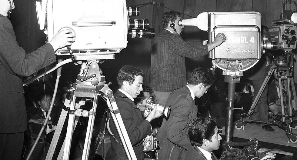 El 4 de noviembre de 1966 los canales de televisión desplegaron sus mejores cámaras para transmitir un debate electoral por primera vez en el Perú. Foto: GEC Archivo Histórico