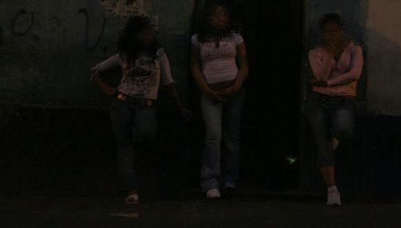 Separan a policías implicados en red de prostitución de menores