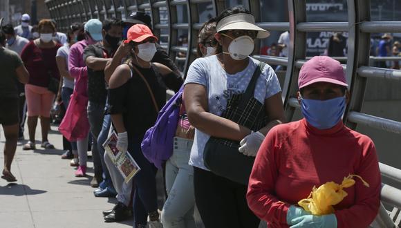 Fotos en los exteriores del Mercado Huamantanga en el distrito de Puente Piedra durante el dia 30 de la cuarentena decretada por el gobierno por la pandemia del Covid-19. (Foto: El Comercio)