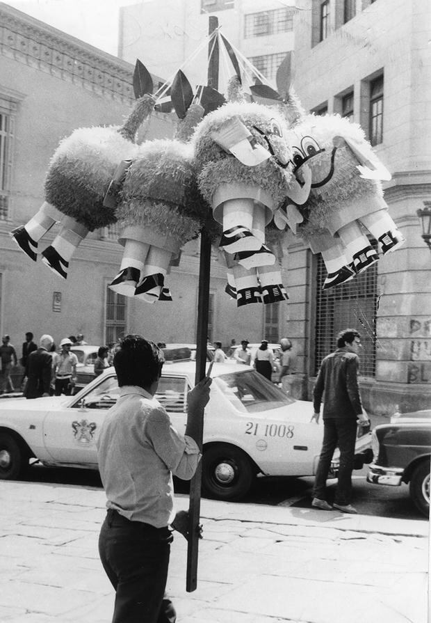 A few weeks before the Spain 82 World Cup, 'Naranjito' piñatas were sold.  Photo: Gerardo Samanamud/ GEC Historical Archive
