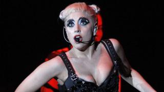 Lady Gaga se desnudó en pleno show en su regreso a Nueva York