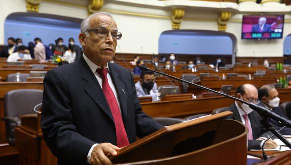 Aníbal Torres se dirige al pleno del Congreso de la República para exponer la política general del Gobierno y solicitar el voto de confianza, ayer, desde el Palacio Legislativo. (Foto: Congreso).