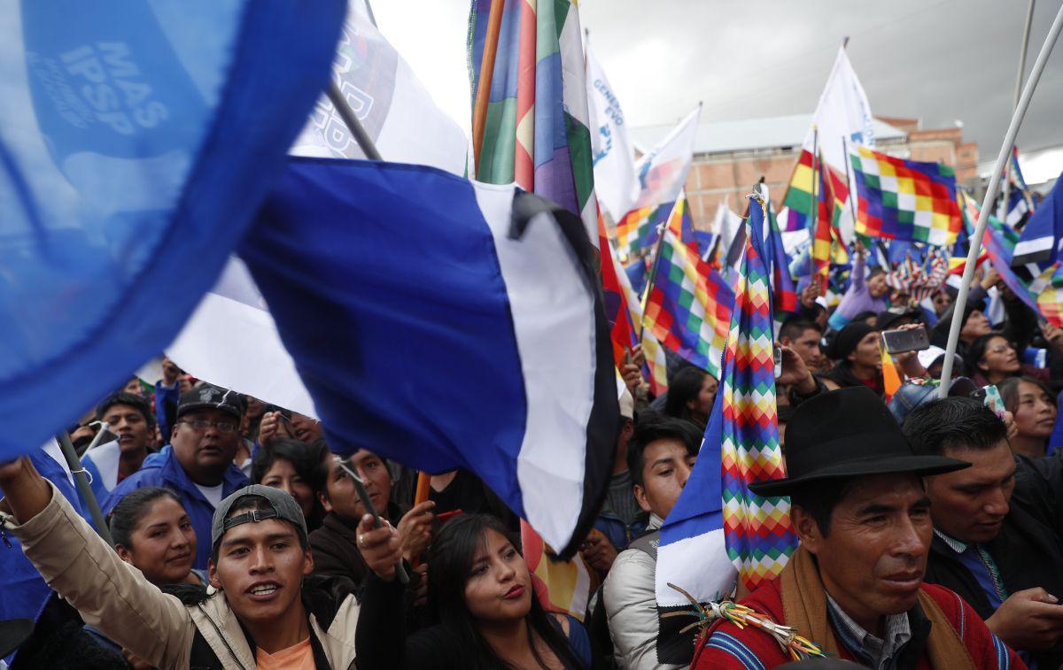 El economista Luis Arce, delfín del exmandatario boliviano Evo Morales, fue proclamado formalmente este sábado candidato presidencial. (AP)