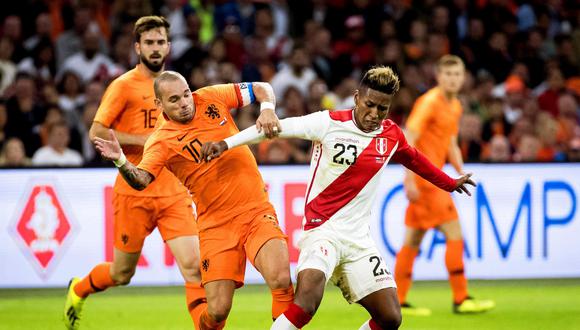Pedro Aquino marcó su primer gol con la selección peruana en el amistoso frente a Holanda. (Foto: EFE)