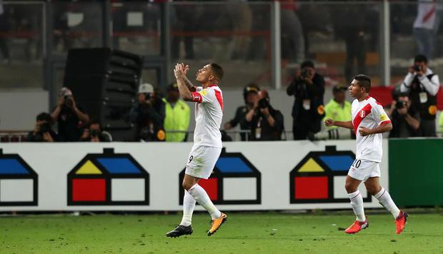 Paolo Guerrero scored the equalizer against Colombia and put Peru in the playoff zone |  Photo: EFE