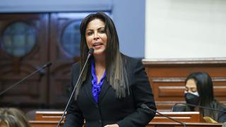 Patricia Chirinos presenta denuncia contra ministro Senmache que busca inhabilitación por 10 años
