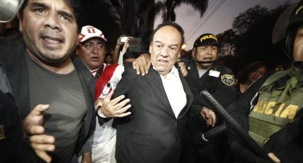 La fiscalía solicitó impedimento de salida del país para el ex ministro Luis Alva Castro. (Foto: Difusión)
