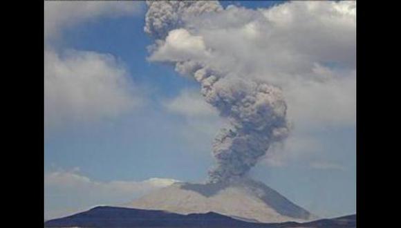 Volcán Ubinas registró una nueva explosión