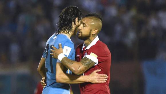 Riquelme se rindió ante la categoría de Arturo Vidal y Edinson Cavani. (Foto: AFP)