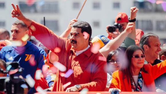 Maduro cantó "Despacito" y pidió bendición de Jesucristo tras inscribirse. (Foto: Twitter)
