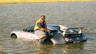 VIDEO: Sumerge Bugatti Veyron a un lago para cobrar el seguro