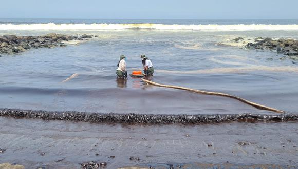 Digesa recomienda a bañistas no acudir a 21 playas afectadas por el reciente derrame de petróleo en el mar de Ventanilla | Foto: Sernanp