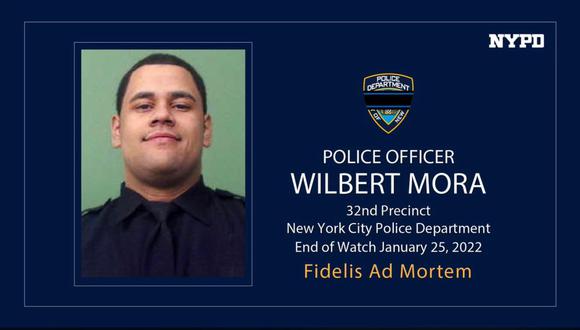 Mora, de 27 años, cuatro de ellos como policía, fue herido en la cabeza el pasado viernes cuando acudió con dos compañeros a atender una llamada de auxilio por violencia doméstica en el vecindario de Harlem. (Foto: AP)