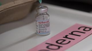 EE.UU. compra 66 millones de dosis de la vacuna actualizada de Moderna contra el COVID-19