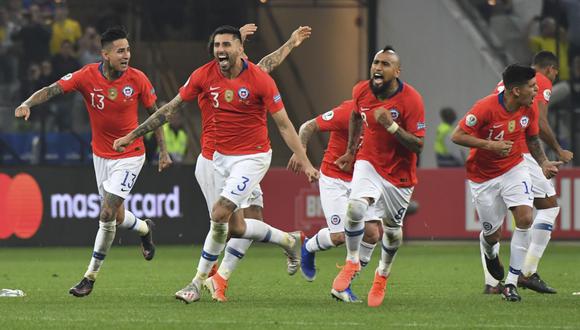 Chile se sobrepuso a la anulación de dos tantos decretado por el VAR y se clasificó a las semifinales tras vencer en tanda de penales a  Colombia. Ahora espera a Perú o Uruguay en la Copa América 2019. (Foto: AFP)