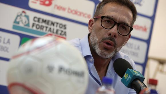 El uruguayo Gustavo Matosas se rindió ante el nivel de la selección peruana. (Foto: Reuters)