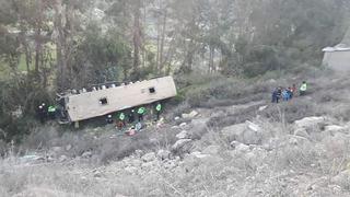Tragedia en Arequipa: 7 muertos y al menos 22 heridos tras caída de bus a abismo