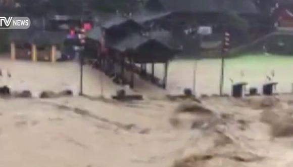 Lluvias torrenciales arrasan con casas en China [VIDEO]