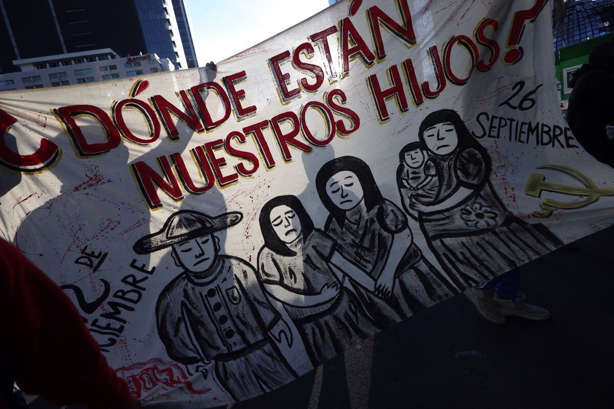 Fathers and mothers of the 43 young people who disappeared from Ayotzinapa in September 2014 and students from the rural school protest in Mexico City, Mexico, on September 26, 2023. (Photo by Sáshenka Gutiérrez/EFE)