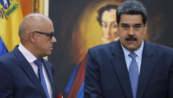 Jorge Rodríguez (izquierda), ministro de Comunicación de Venezuela, informó que se destituyó a los agentes del Sebin que detuvieron a Juan Guaidó, presidente de la Asamblea Nacional de Venezuela. (EFE).